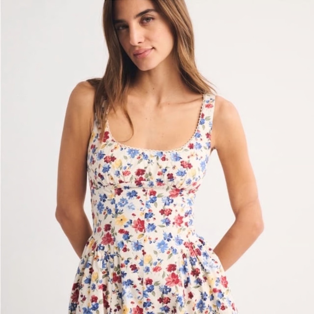 Abercrombie Bra-Free Dylan Midi Dress in Cream Floral - Picture 3 of 4